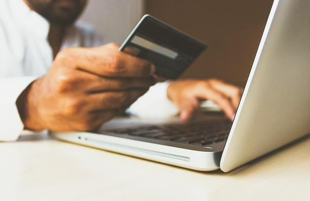 Comercio electrónico creció 11,7% de enero a septiembre, impulsado por eventos masivos y redes sociales, según NielsenIQ